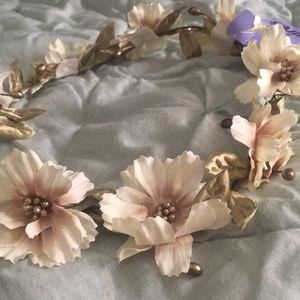 Claire’s Neutral Tone Flower Crown